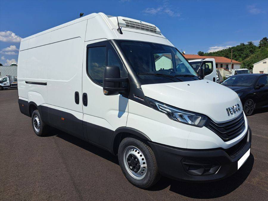 Iveco DAILY FOURGON occasion frigo boîte automatique près de Lyon