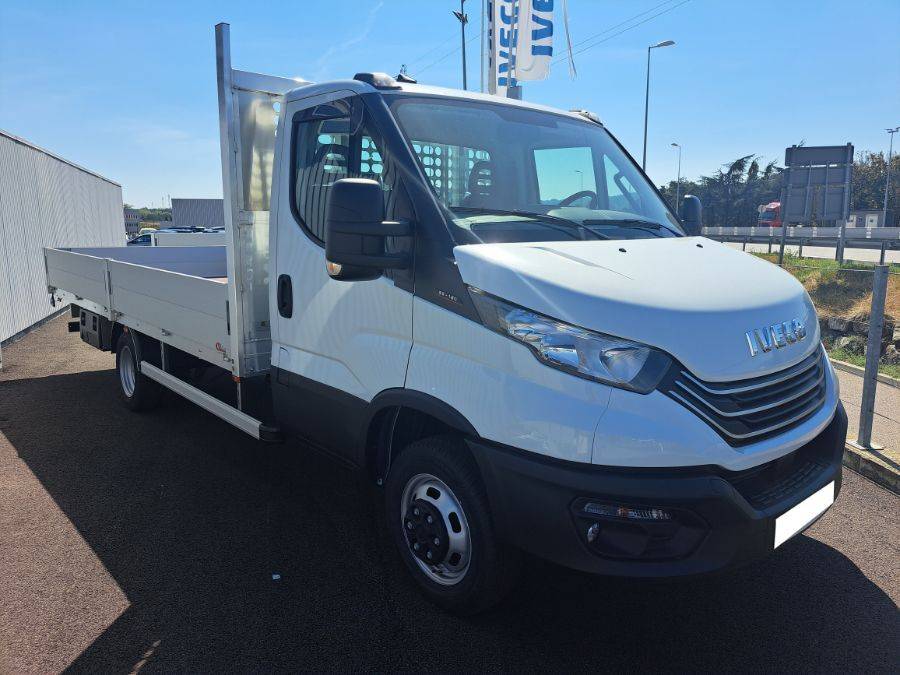 Iveco DAILY occasion 2023 plateau à Chanas auto 38 près de Lyon