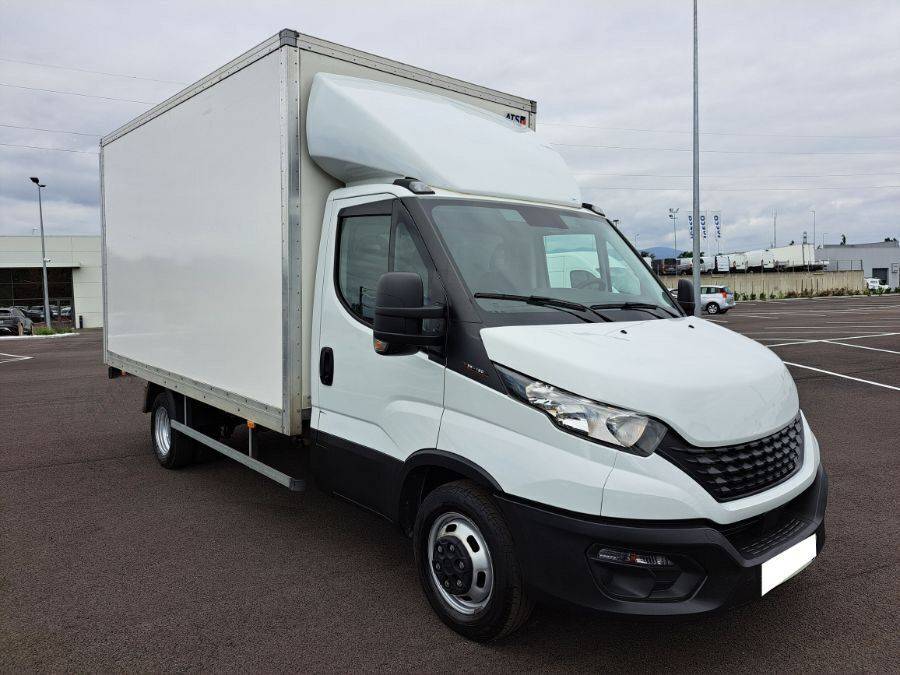 Iveco DAILY occasion caisse et hayon à vendre proche de Lyon 