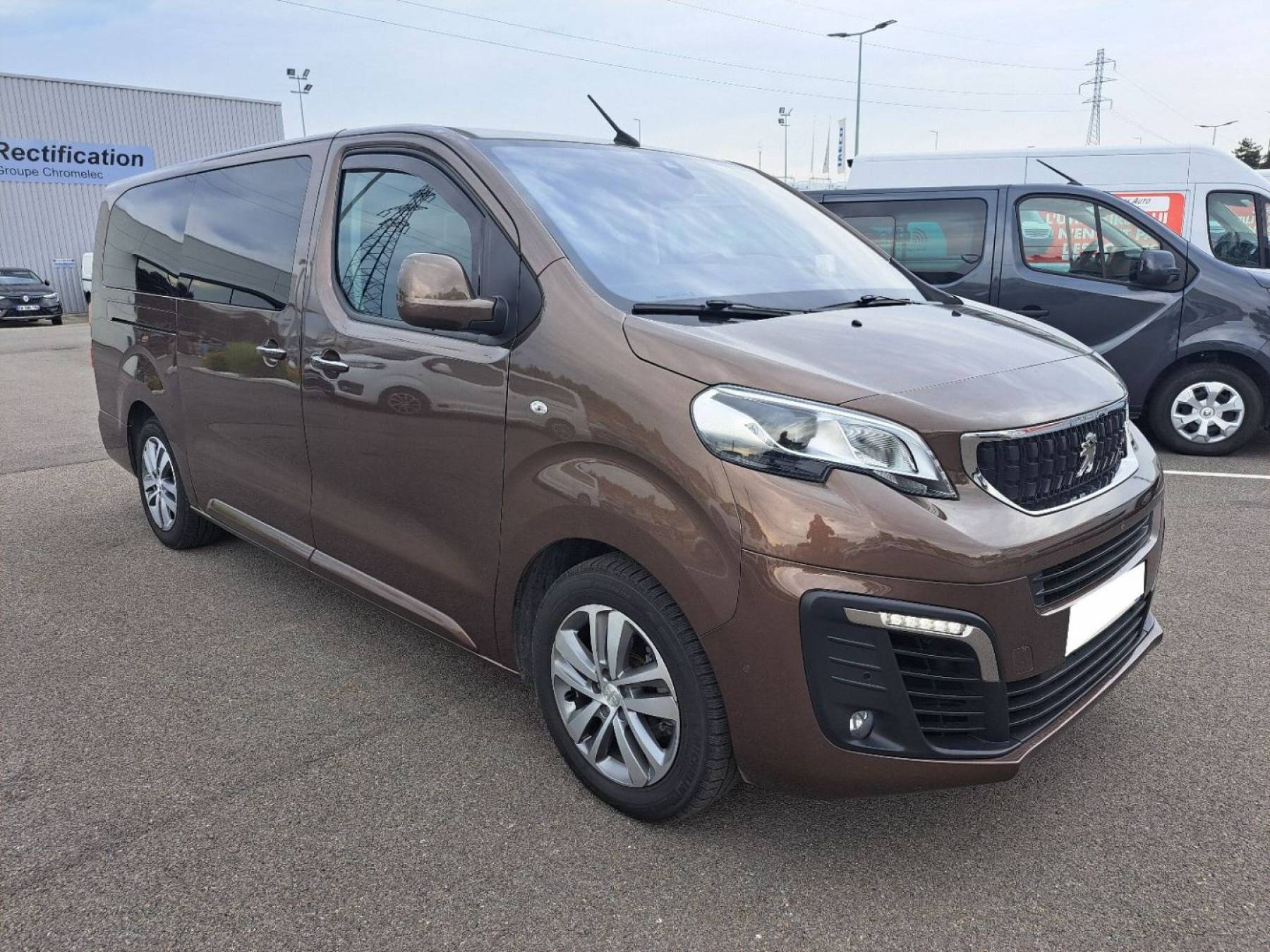 Peugeot TRAVELLER occasion long boîte automatique aux alentours de Lyon