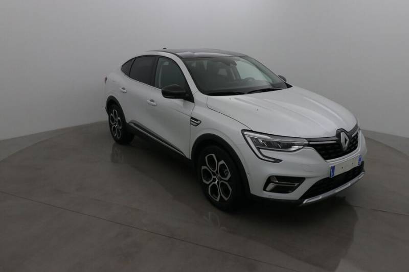 Vente voiture d'occasion Renault Arkana Blanc 2021 Hybride 1.6 E-tech 145 Intens EDC à Lyon en Auvergne Rhône Alpes