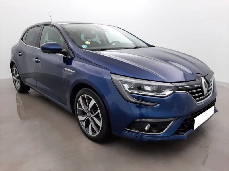 À vendre voiture d'occasion renault megane 4 bleu intens 110 dci 1.5 diesel 2017 à lyon en auvergne rhône alpes pare choc avant phares led rétroviseurs capot